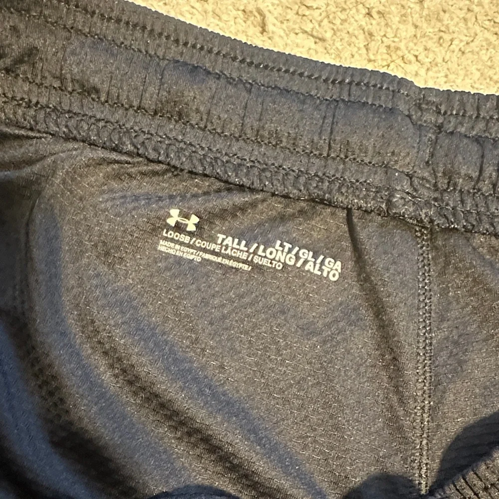 Under Armour Men's Athletic Shorts; size large